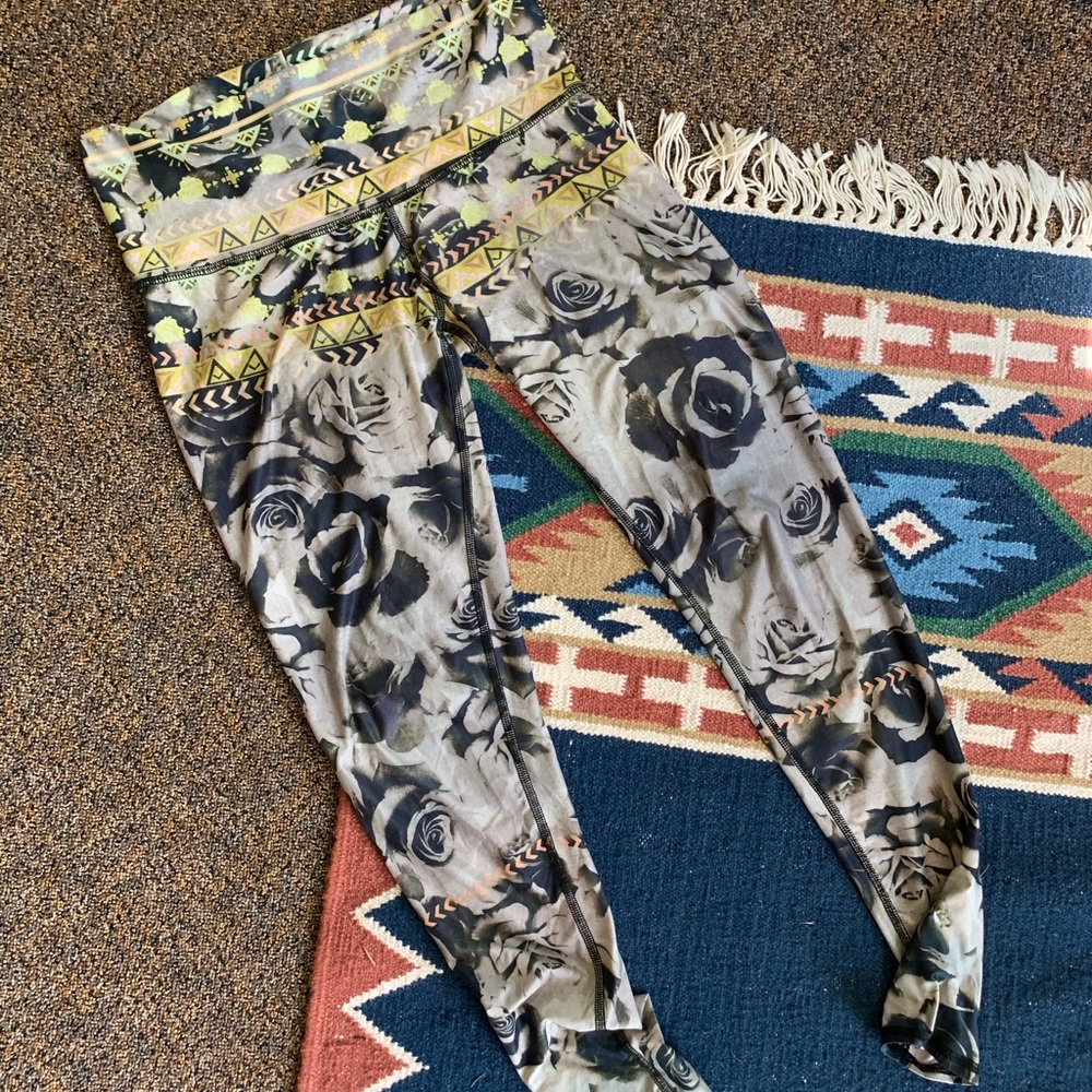 Feeling Yoga pants size M
